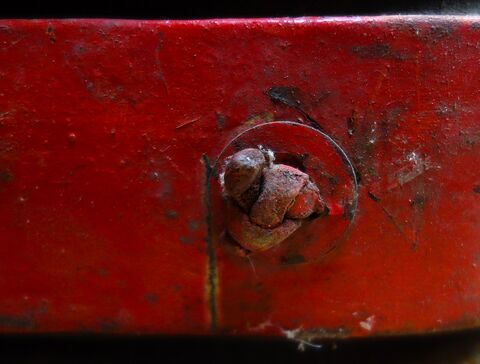 Lederknoten der das Polster am Metallbogen hält