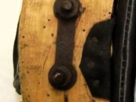 mit Unterlage festgeschraubte Pratze kombiniert mit D.R.G.M.-Zughaken