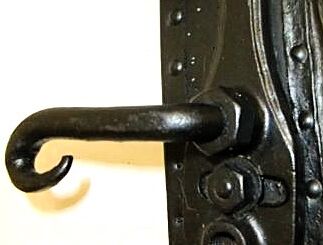 Zughaken mit abgewinkelt angesetztem Gewinde