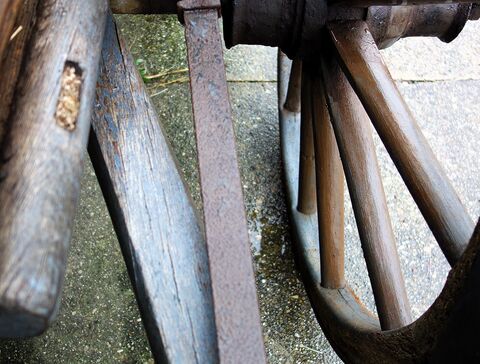 Kurbelverbindung über Flacheisen an diese Seite (rechts)