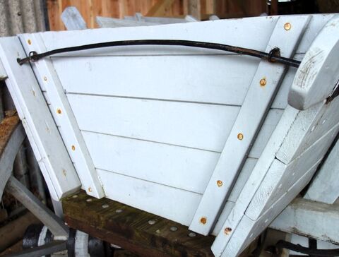 Vorderende des Aufbaus mit (verstellbarer) Wagenweite