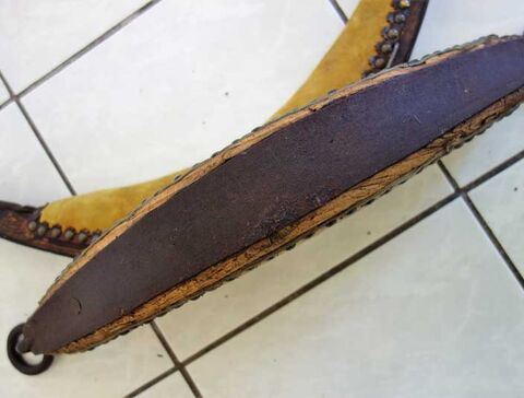 frontale Eisenplatte schmaler als Jochholz