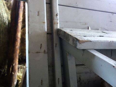 Schlitz für Hinterwand des Aufbaus