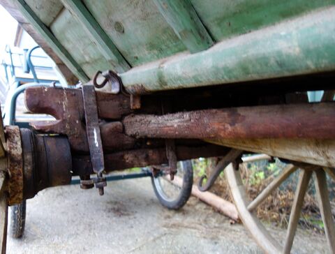 hinterer Achsstock von vorn-seitlich