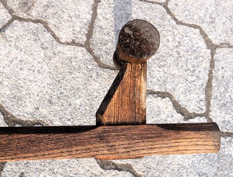 Abstand des oberen, hinteren Griffes zum Sensenbaum 5cm