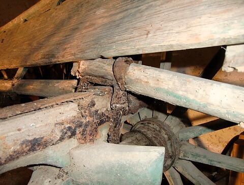 Hakenverschluß für Leiterholm auf Achsstock, geschlossen