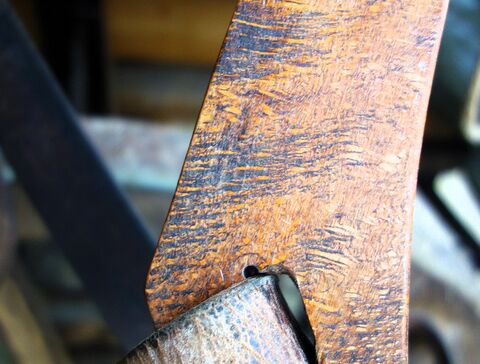 linker Schlitz für Kumtverschluß unten mit Lederriemen