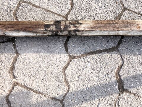 oberer, hinterer Griff auf 1,63m Höhe direkt am Sensenbaum befestigt