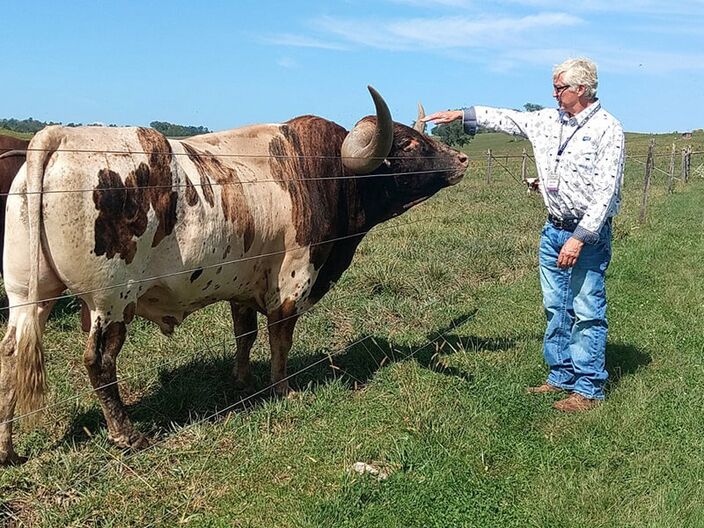 Chet Welch, of Pennsylvania, takes a long cold gander at Drop Box who was readily appreciative for any personal attention.