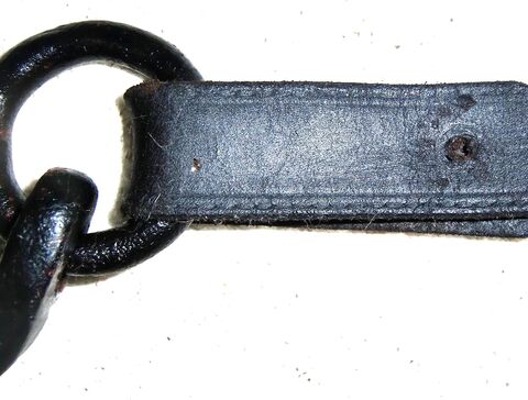 Ledermanschette zum Schutz eines Zugstranges aus Hanf / Sisal