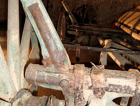 Hakenverschluß für Leiterholm auf Achsstock, offen