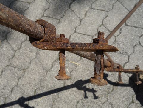 Befestigungsmöglichkeit für das Bremsgestänge