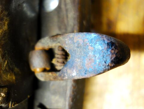 Zughaken mit Federverschluß von hinten