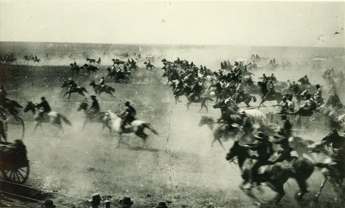 On September 16, 1893, at noon, an estimated 100,000 participants raced in the Cherokee Strip Land Run for free homestead land in the current state of Oklahoma.