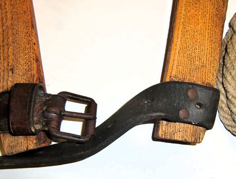 ein stabiler Schnallriemen sorgt für den unteren Verschluß