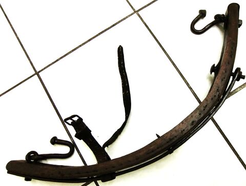 fränkisches Stirnjoch aus Würzburg, ohne Polster, von oben, mit Reparaturversuch