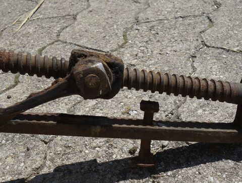 Drehgewinde der Kurbelbremse und Verbindung zum Gestänge