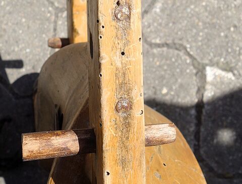 Holzbügel mit Peg (und 2 Nägeln)