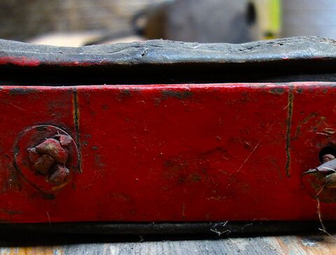 rotes Stirnjoch aus Lorsch von vorn