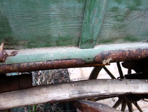 Kantenschutz am Wagenboden gegen Radberührung