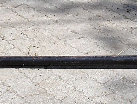 schwere Metalldeichsel für Planwagen mit Knick am Deichselfuß