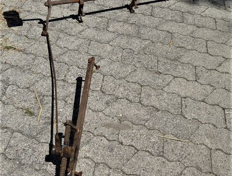 alle Teile und Verbindungen des Bremsgestänges