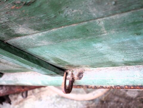 Haken außen am Wagenboden