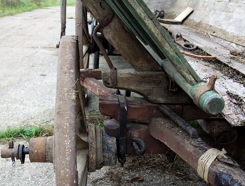 schräggestellte Wagenwand läßt den Rädern Raum