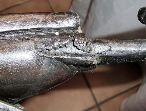 aufgespleißtes Leder durch Hornrieb