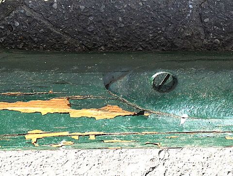 Deichselspitze mit Ring der beidseits in Armierung ausläuft,  mit 2 durchgehenden Schrauben fixiert