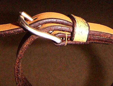 Leinenschoner an der Kreuzschnalle (Einschnallstelle der Kreuzleine)