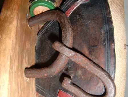 Strangfleck (Schutzleder) im Zughakenbereich