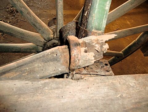 an Achsstockbefestigung gebrochener Leiterholm