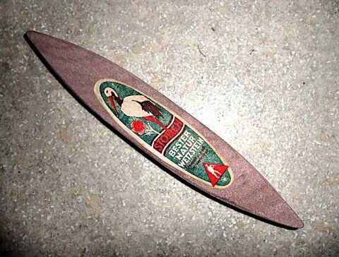 Storch - Bester Naturwetzstein aus rotem Sandstein