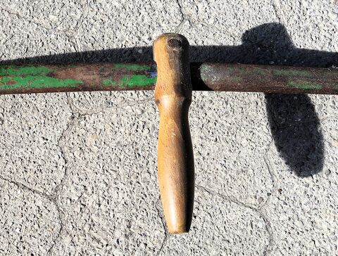 vordere/untere hölzerne Handhabe, 19cm, Buchenholz, auf 80cm Höhe angebracht