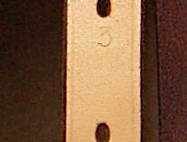 durchnummerierte, ovale Löcher im 4cm Abstand