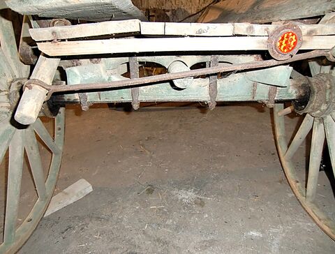 Hinterachse mit Schwinge, linker Leiterholm abgebrochen