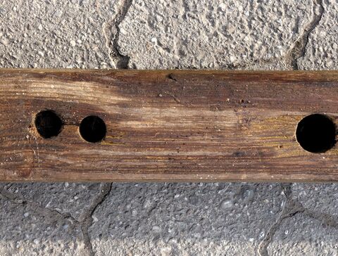 Deichsel mit Löchern zum Anpassen des Brustscheits auf verschiedene Längen