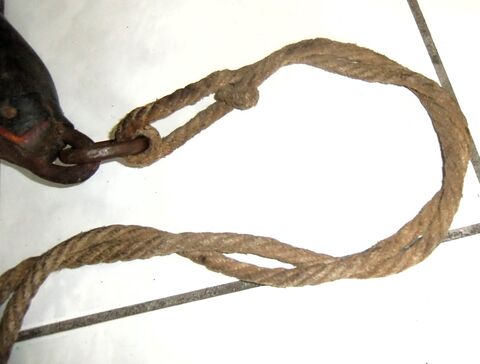 ungespleißter, nur verdrehter Strang und halber Knoten