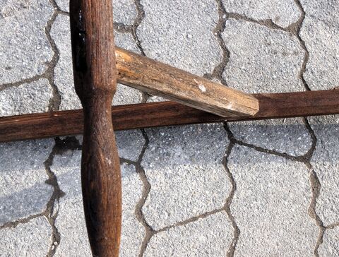 unterer, vorderer Griff (Handhabe) auf 0,75m Höhe, Abstand zum Sensenbaum23cm