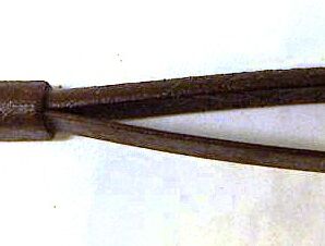 einfacher, alter Karabinerhaken zum Einhängen in der Trense oder dem Kettenhalfter